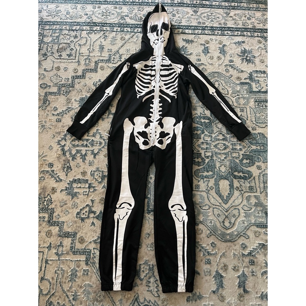 Tispyelves Skeleton onsie. Size: S, black and white